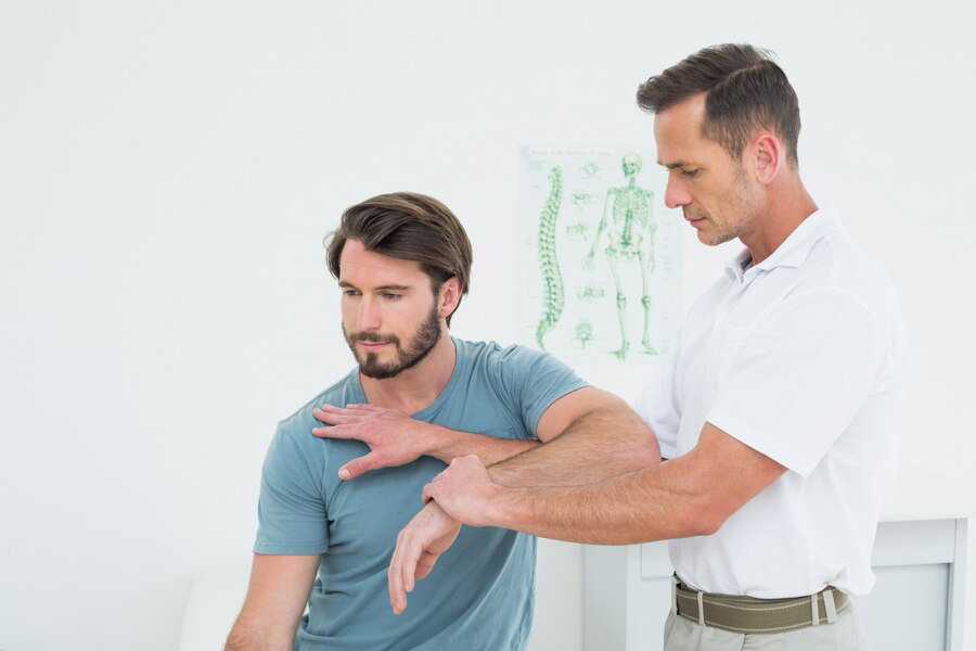 Navigating Pain: Tips for Selecting the Right Chiropractor Near Me